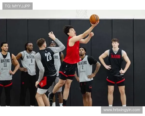 伍德在对阵开拓者的比赛中展现出色表现助力球队争胜 伍德在对阵开拓者的比赛中展现出色表现助力球队争胜