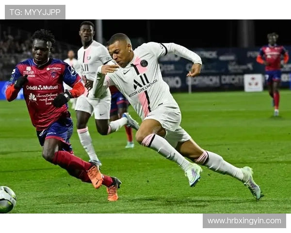 克莱蒙与巴黎FC激战正酣比分揭晓精彩瞬间回顾